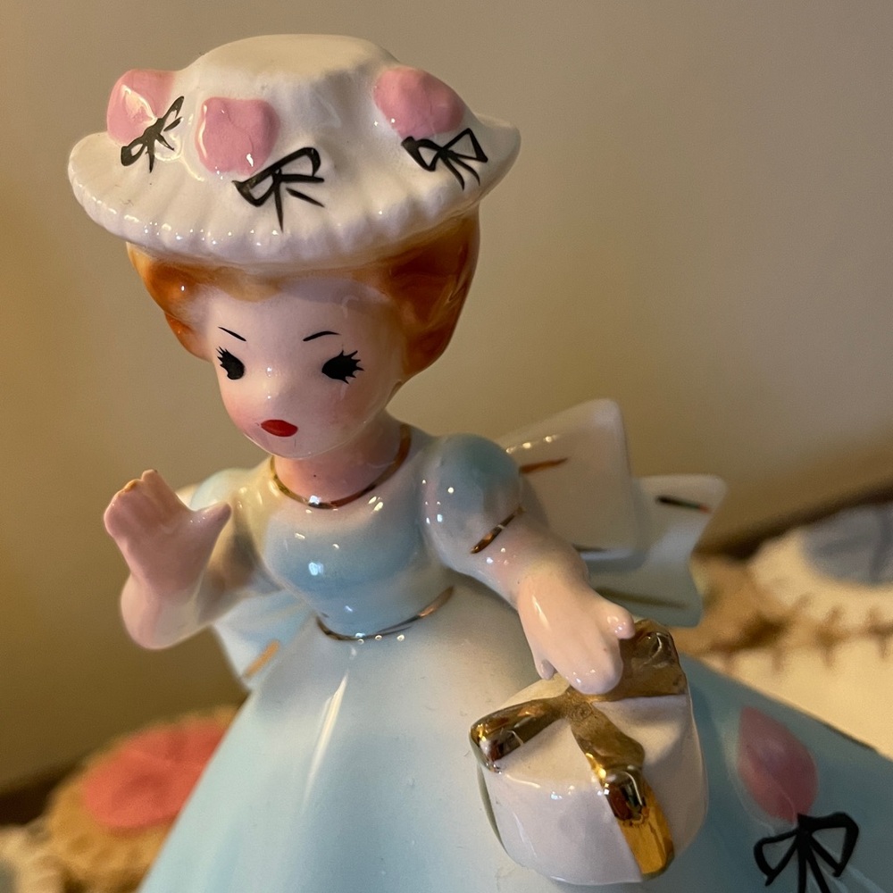 Vintage Josef Originals APRIL Doll of the Month Figurine - Picture 10 of 11